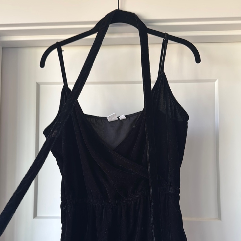 GAP Black Jumpsuit Sleek and Versatile